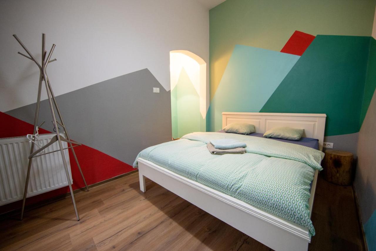 Hostel Cornel Timisoara Exterior photo