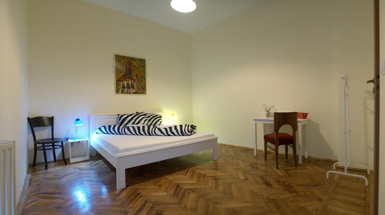 Hostel Cornel Timisoara Exterior photo
